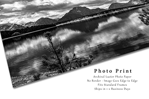 Гравюра на западната снимка (без рамка) е Черно-бяла фотография на планината Моран и езерото Джаксън в националния парк Гранд-Титон,